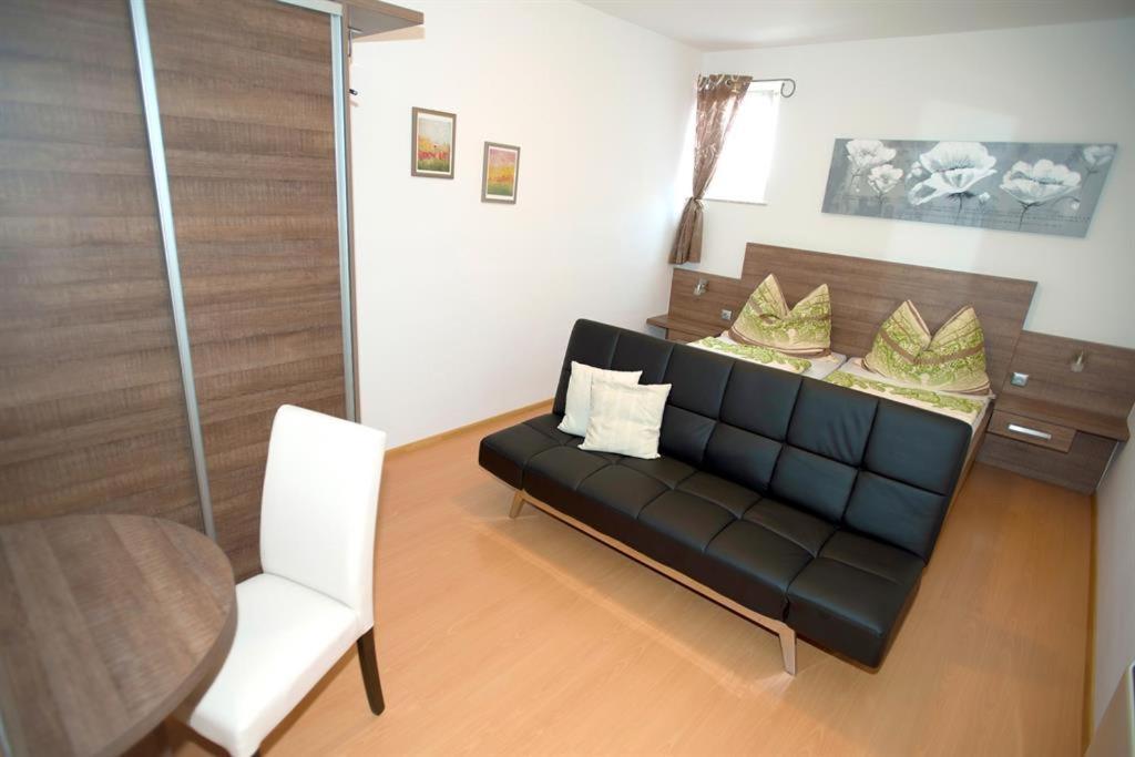 Weingut Apartment Hildegard Gangl Illmitz Exterior foto